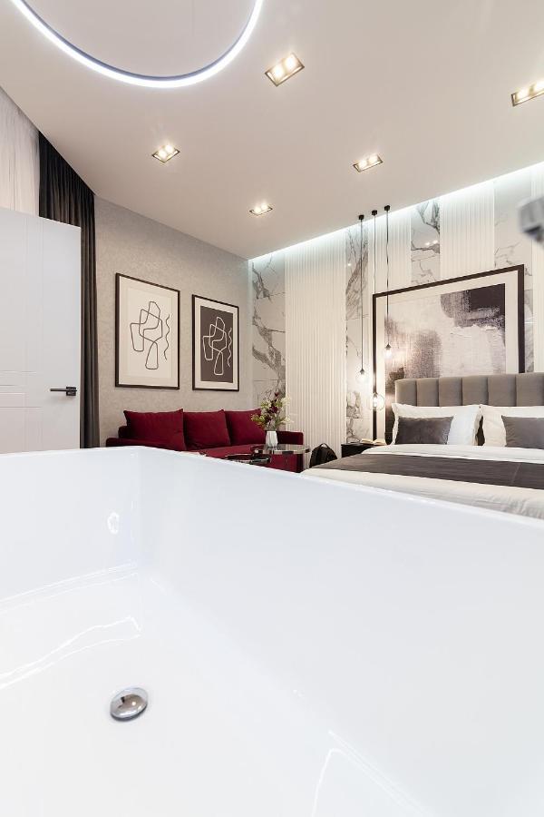 Lovely Apartment On Drahomanova Street Lviv Dış mekan fotoğraf