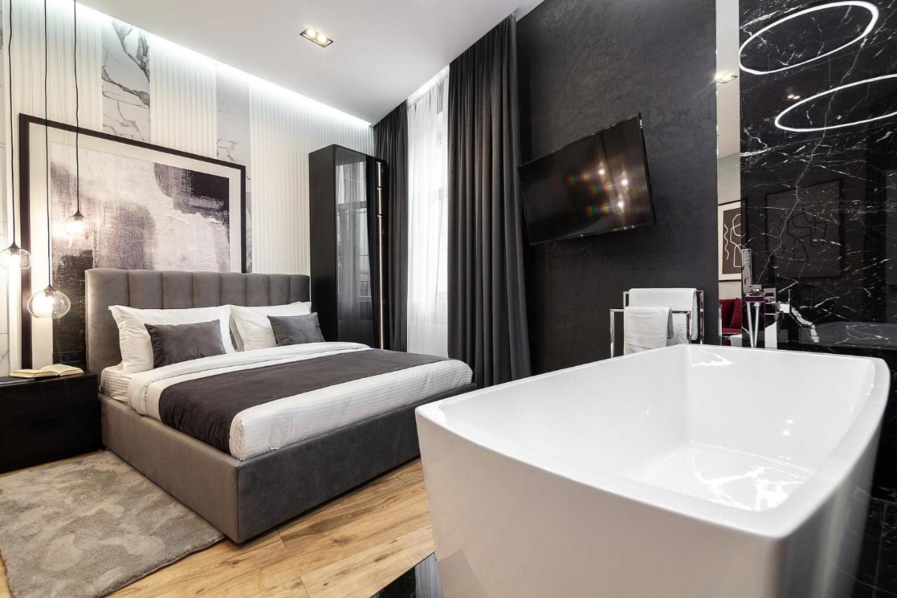 Lovely Apartment On Drahomanova Street Lviv Dış mekan fotoğraf