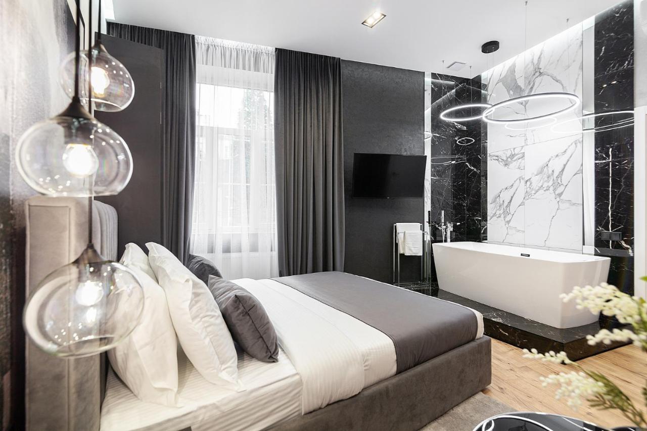 Lovely Apartment On Drahomanova Street Lviv Dış mekan fotoğraf