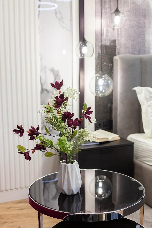 Lovely Apartment On Drahomanova Street Lviv Dış mekan fotoğraf