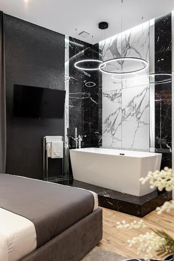 Lovely Apartment On Drahomanova Street Lviv Dış mekan fotoğraf