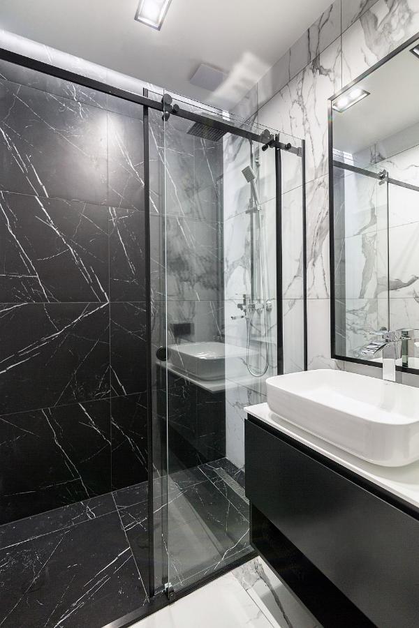 Lovely Apartment On Drahomanova Street Lviv Dış mekan fotoğraf