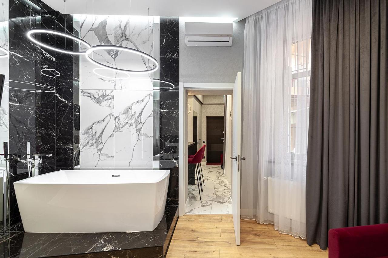 Lovely Apartment On Drahomanova Street Lviv Dış mekan fotoğraf