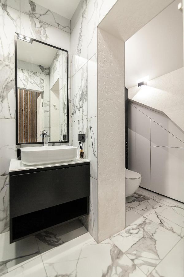 Lovely Apartment On Drahomanova Street Lviv Dış mekan fotoğraf